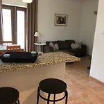 A Casa Amarela Apartment Pinheiro de Coja