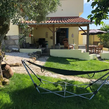 A Casa Amarela Lägenhet Pinheiro de Coja
