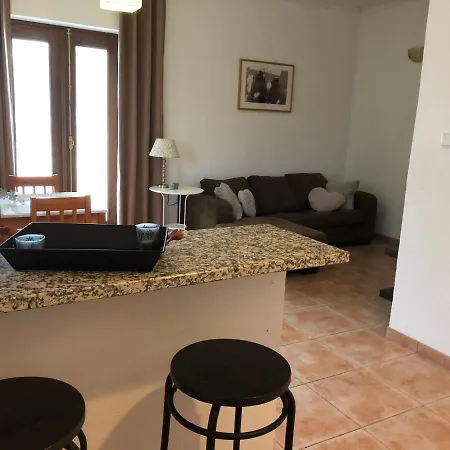 A Casa Amarela Apartment Pinheiro de Coja