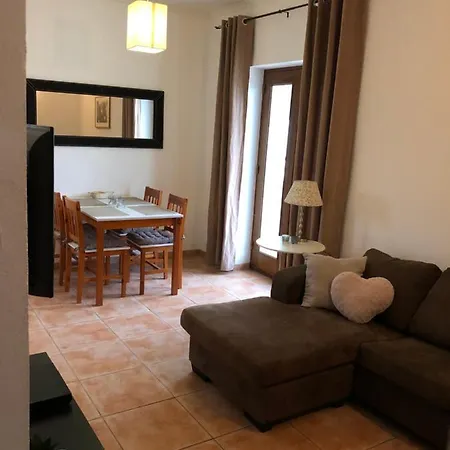 A Casa Amarela Apartment *