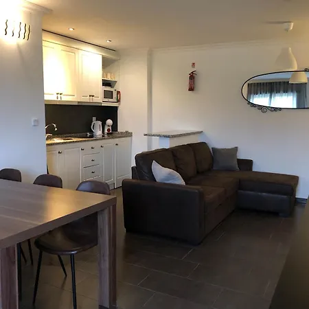Apartament A Casa Amarela Pinheiro de Coja